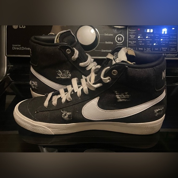 Nike Black High-Top Sneakers with Flame Design - Picture 5 of 7